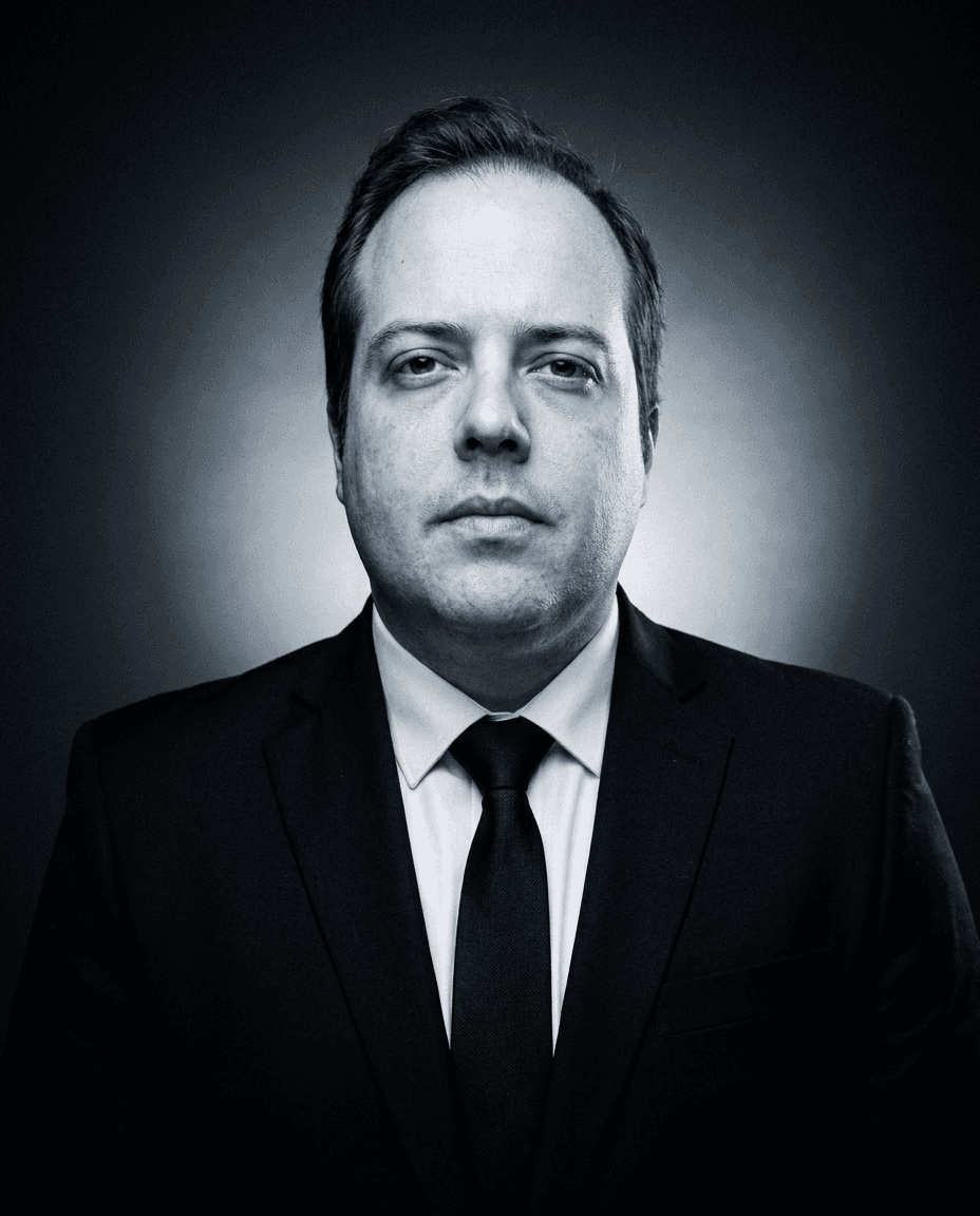 Ernesto Aguirre, Abogado de RJZ Abogados